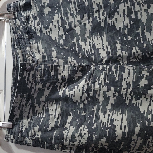 NEW in Packaging Orvis Trout Bum Roll Up or Full Length Digital Camo Pant 4 sz - Picture 12 of 14